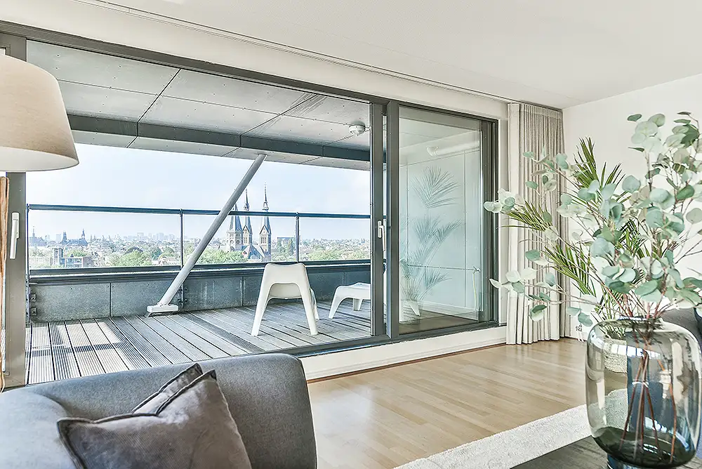 Interior de vivienda con instalacion de Ventanas de aluminio en Bilbao - Ventanas Venter